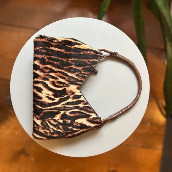 STAUD Valerie Shoulder Bag in Lady Leopard Cacao w/ detachable crossbody strap - Picture 3 of 16